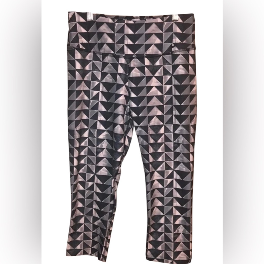 Nike One Capris in Geometric Gray Pattern; Size Medium